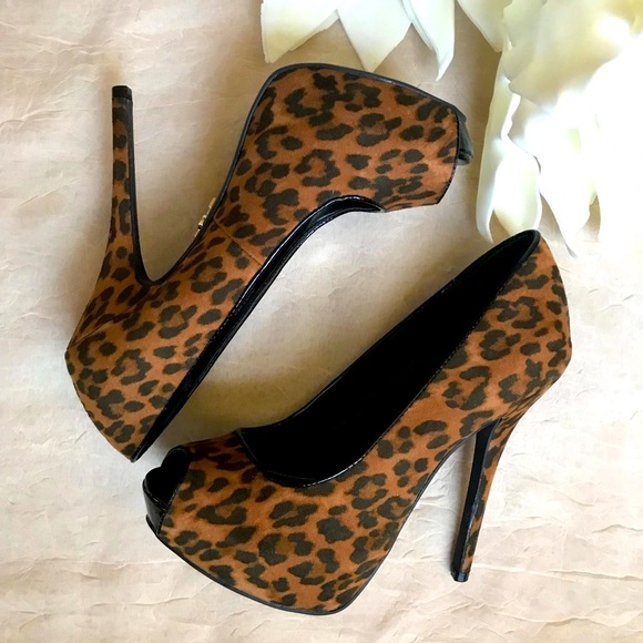 𝐉𝐄𝐍𝐍𝐈𝐅𝐄𝐑 𝐋𝐎𝐏𝐄𝐙 Peep-Toe Stiletto - Picture 3 of 12